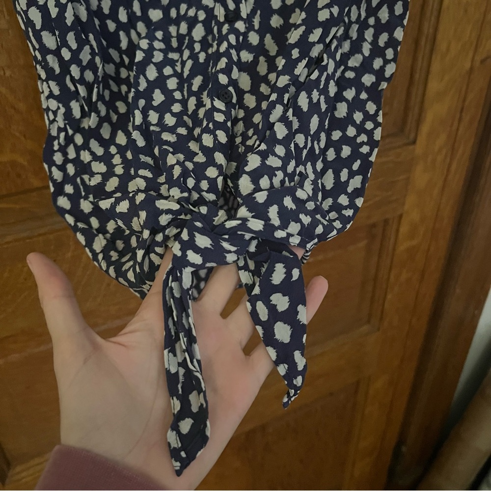 Joie Navy White Patterned Spot Sleeveless Button Down Blouse Front Tie 100% Silk - Picture 6 of 9